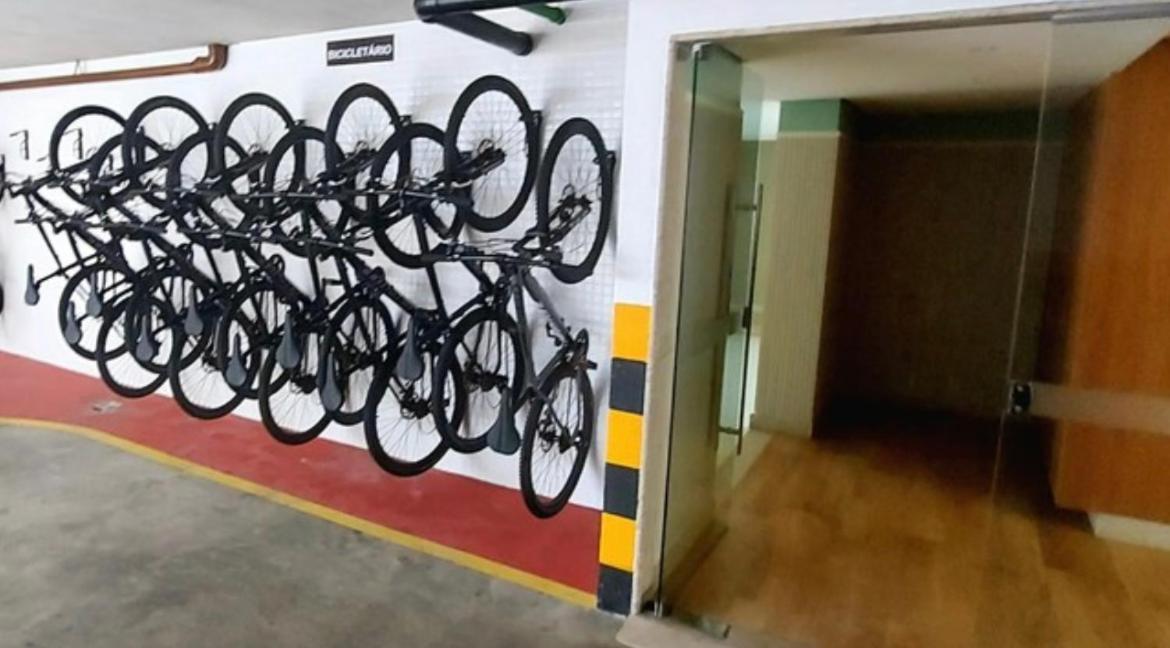 Apartamento Luxuoso A Poucos Metros Da *